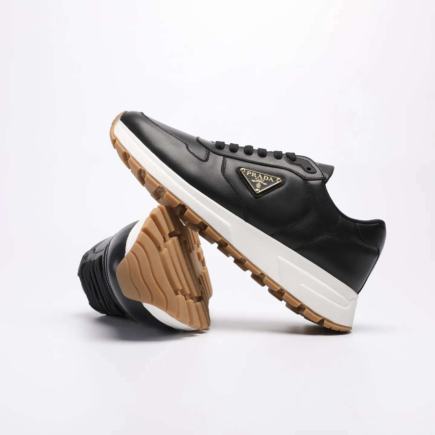 Batch 580 [PRADA] Men's shoes are popular in the counter, official website synchronization, high-quality shipments. Fabric: original cowhide with snakeskin. Lining: cowhide feet + cowhide lining. Outsole: original TPU + foam. Size: 38-46